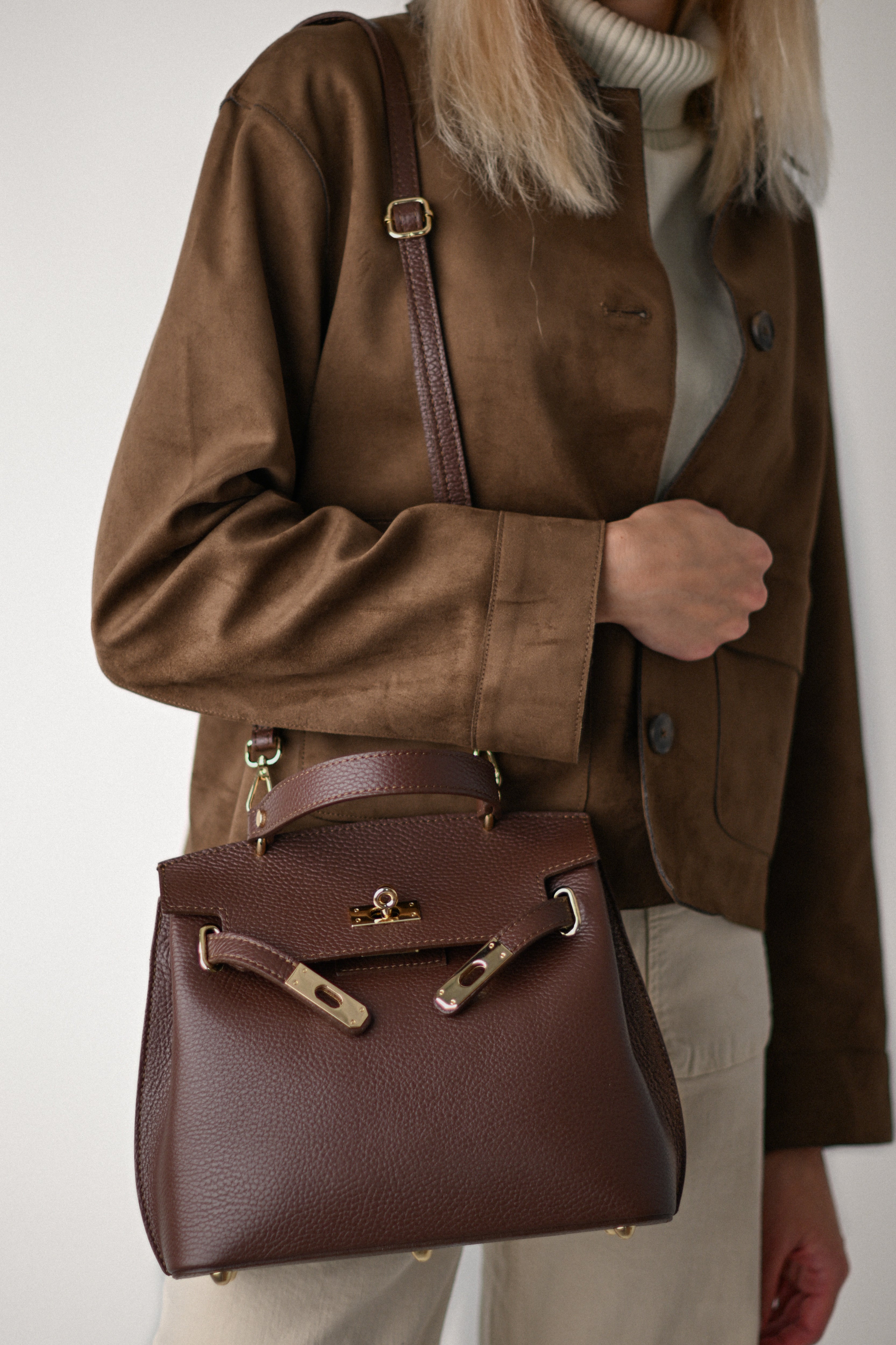 MIA CIOCOLATĂ NEAGRĂ, PIELE NATURALĂ.