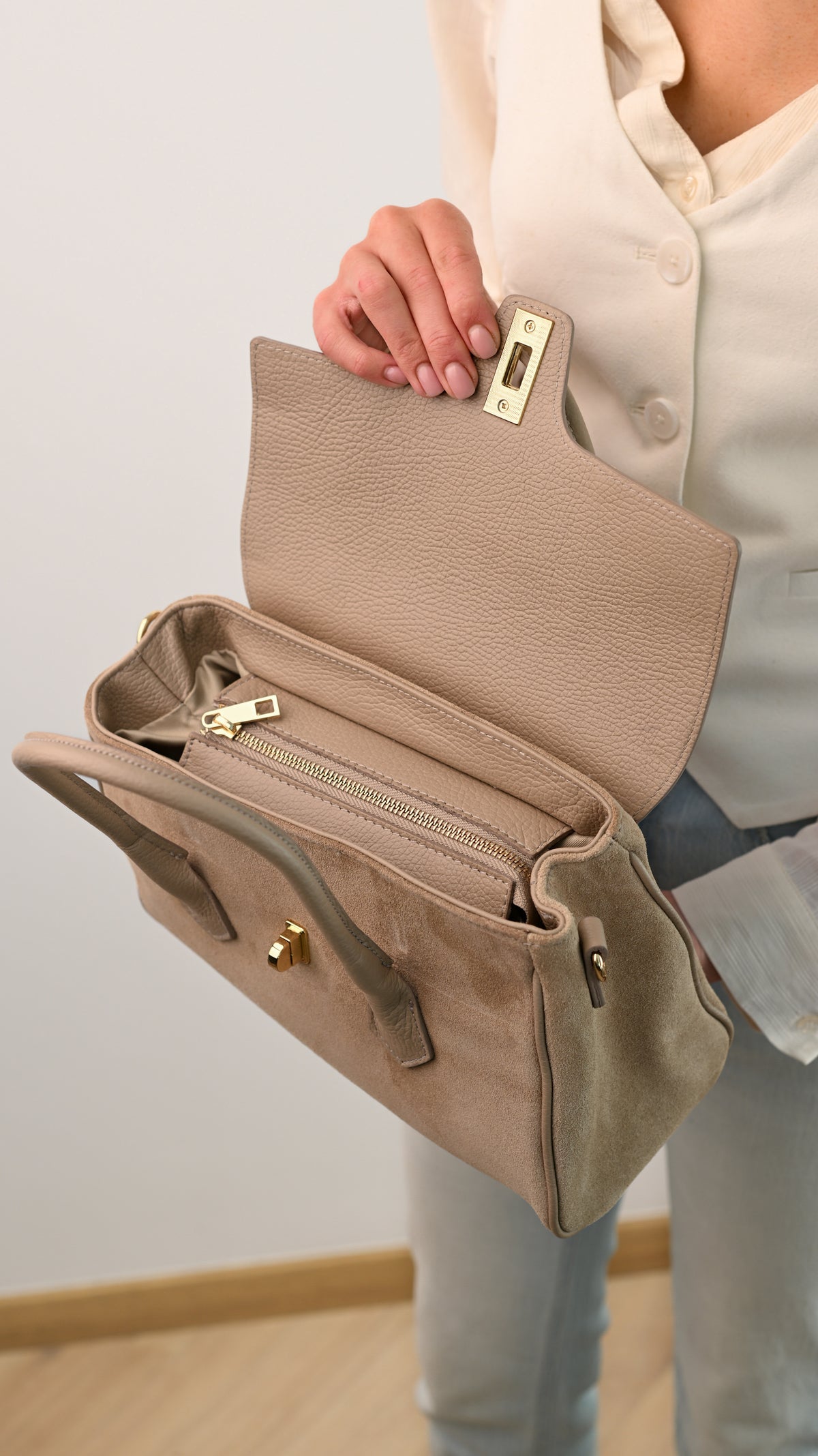 LORENA VELUR CASHMERE **ULTIMELE BUCĂȚI**