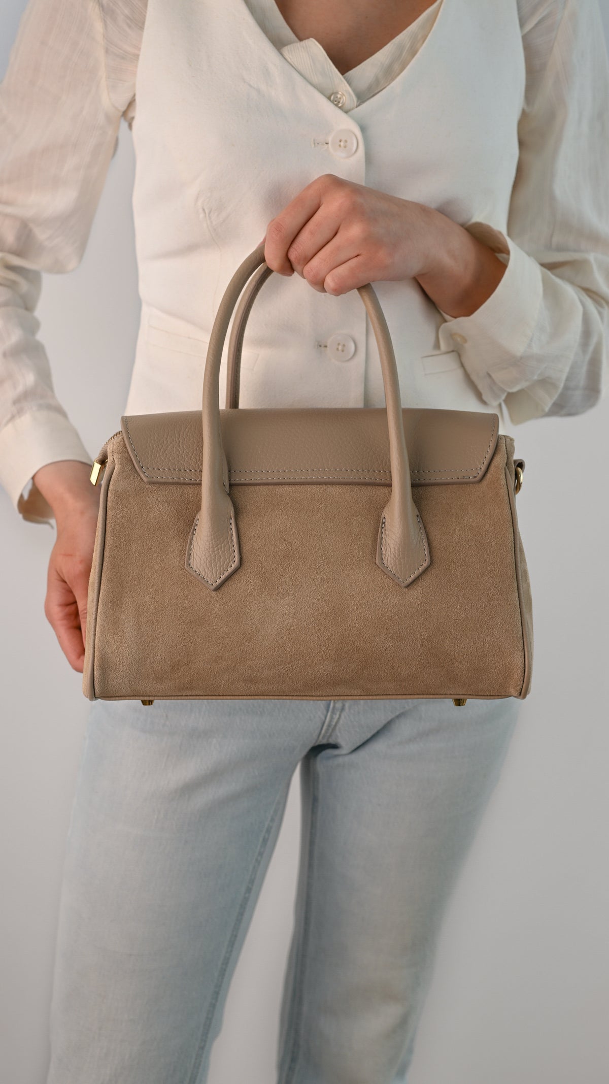 LORENA VELUR CASHMERE **ULTIMELE BUCĂȚI**