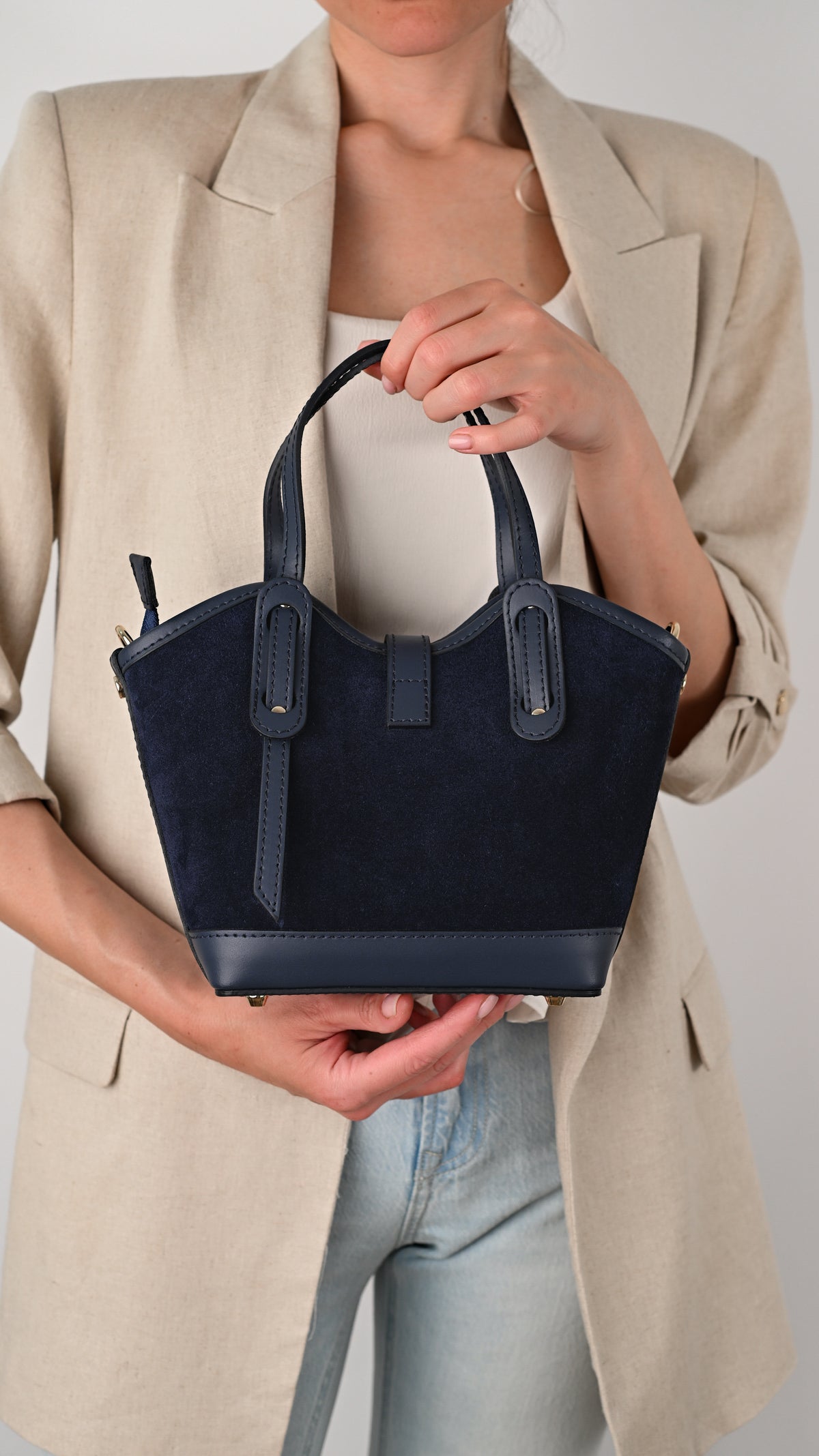 Geantă VANESSA mini midnight navy - detaliu material piele