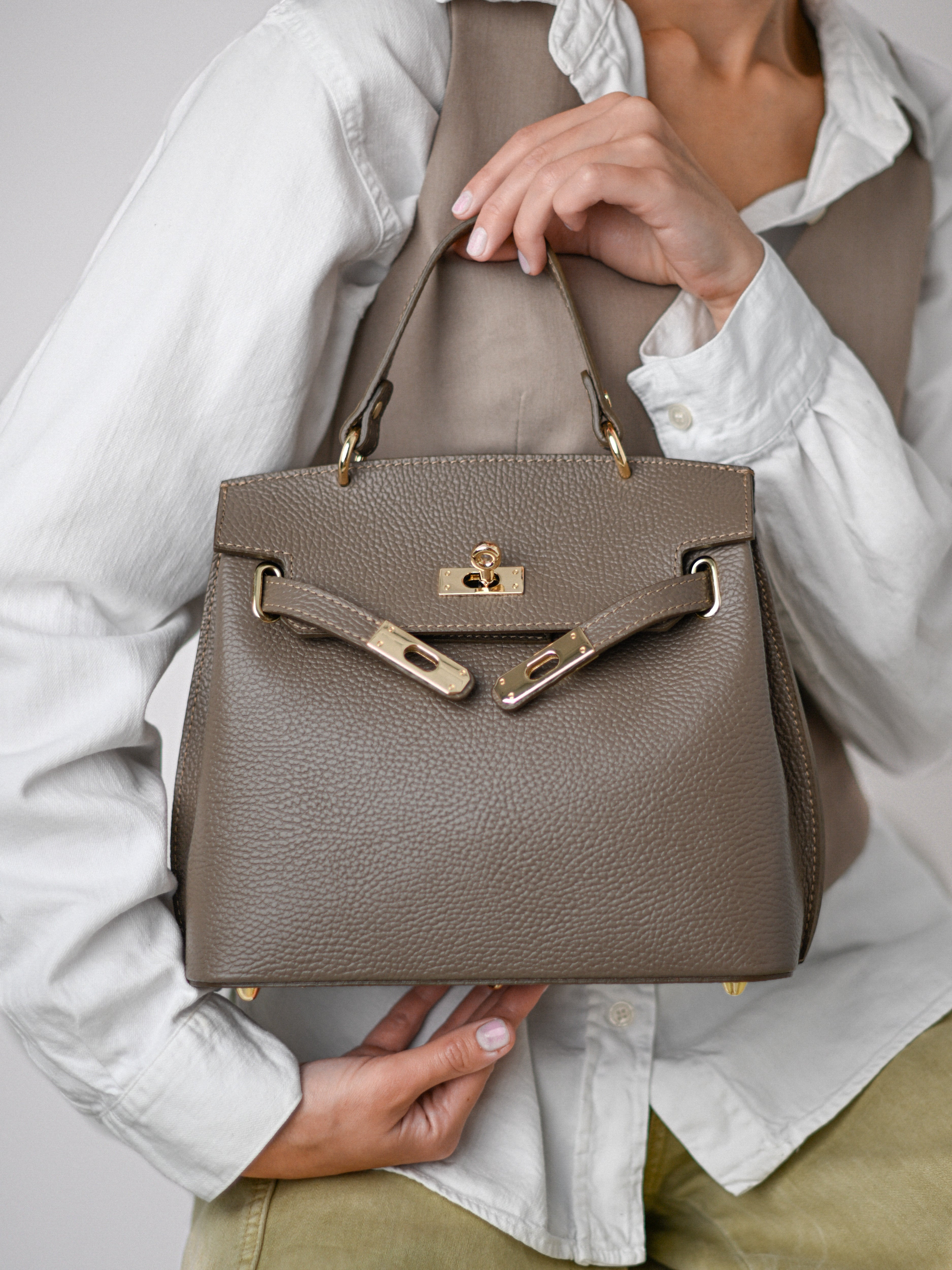 Geantă MIA taupe - detaliu material piele