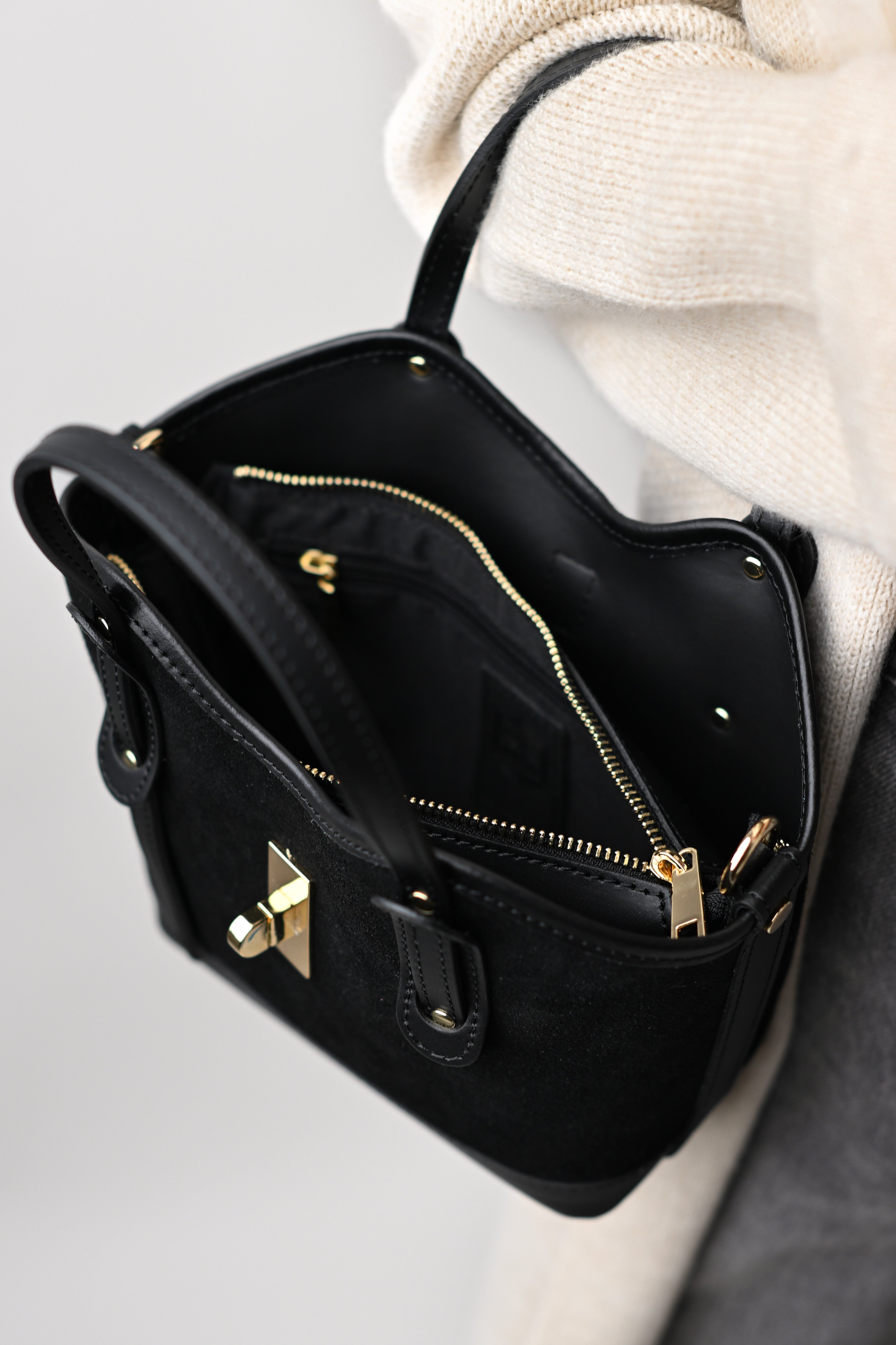 VANESSA MINI NEAGRĂ