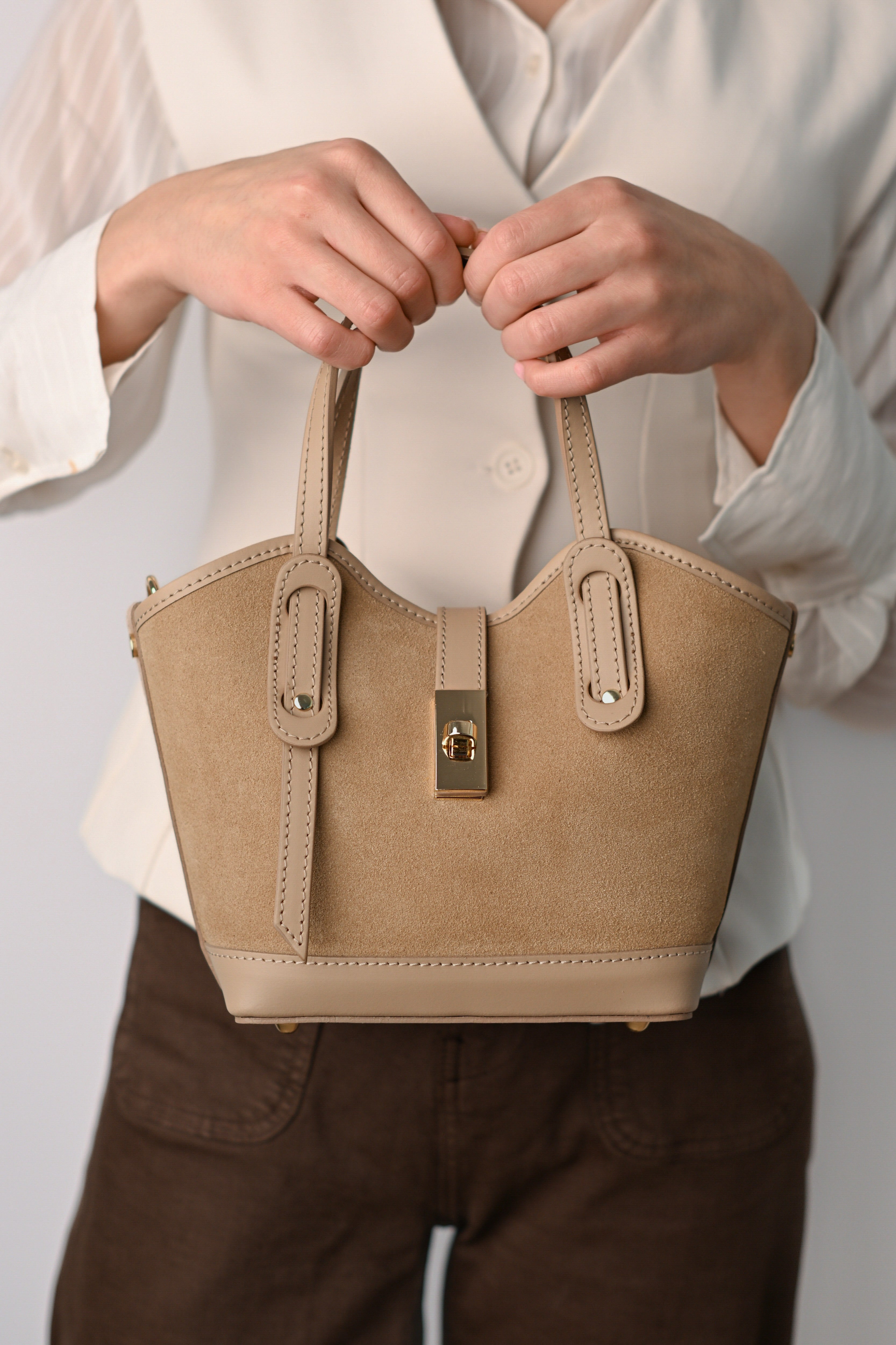 VANESSA MINI, BEJ DESCHIS, PIELE NATURALĂ VELUR ȘI NETEDĂ.